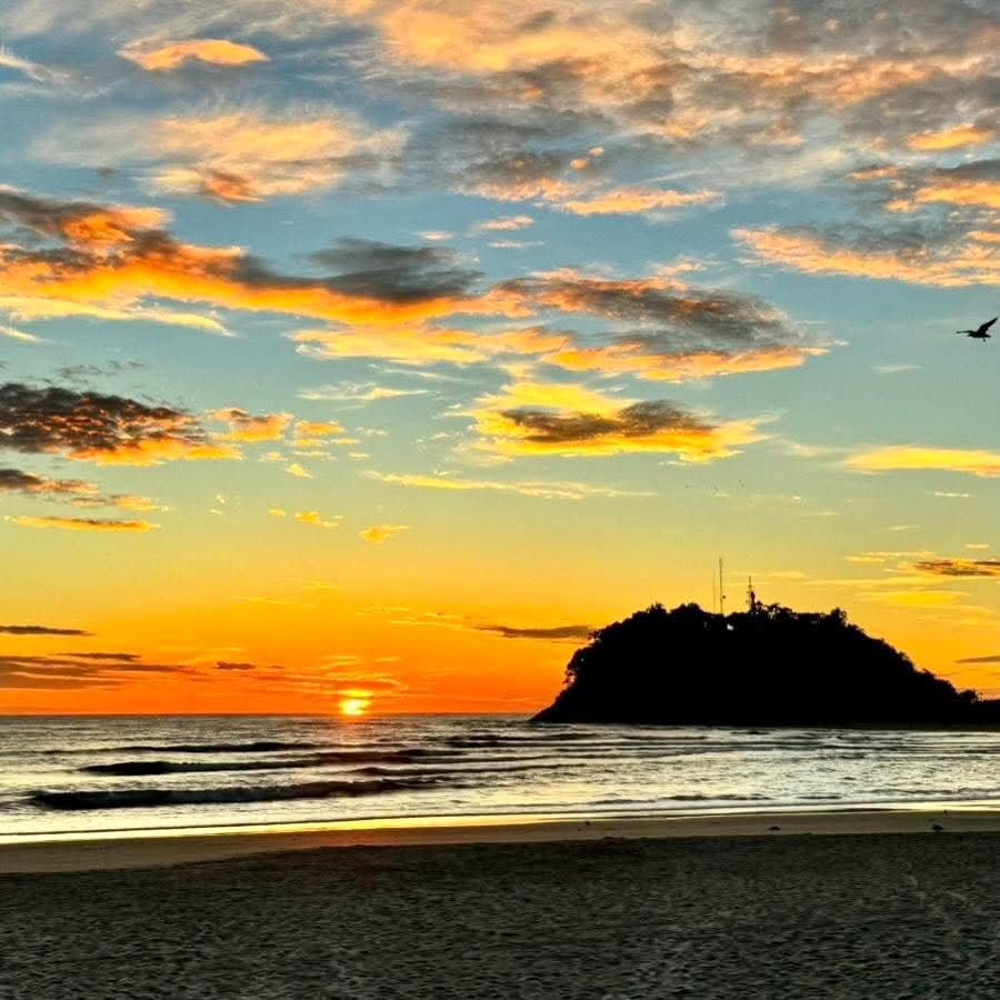 Pôr do sol na praia de Guaratuba